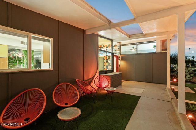 2055 W WINDSOR Avenue, Phoenix, AZ 85009