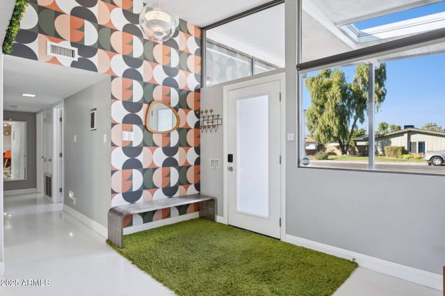 2055 W WINDSOR Avenue, Phoenix, AZ 85009