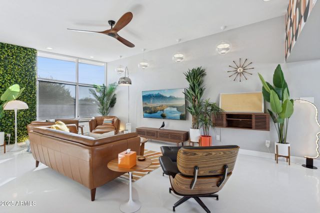 2055 W WINDSOR Avenue, Phoenix, AZ 85009