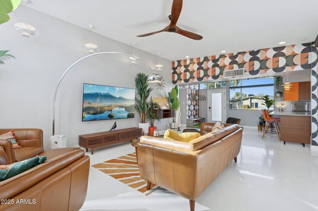 2055 W WINDSOR Avenue, Phoenix, AZ 85009