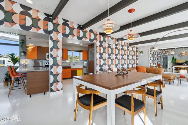 2055 W WINDSOR Avenue, Phoenix, AZ 85009