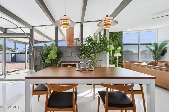 2055 W WINDSOR Avenue, Phoenix, AZ 85009