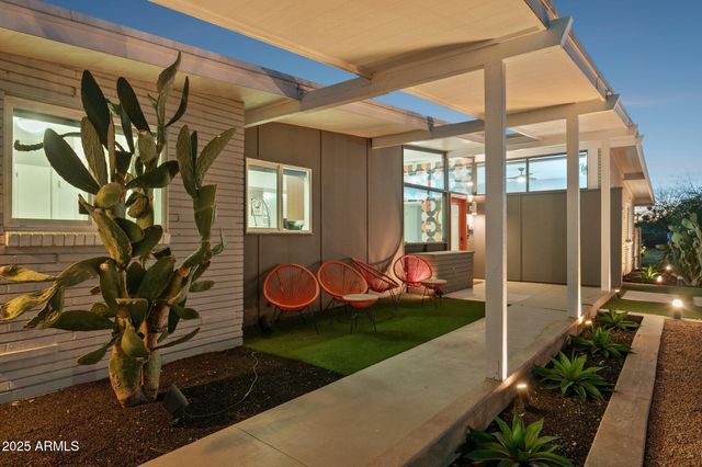 2055 W WINDSOR Avenue, Phoenix, AZ 85009