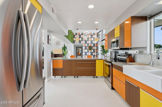 2055 W WINDSOR Avenue, Phoenix, AZ 85009