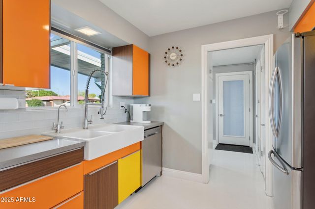 2055 W WINDSOR Avenue, Phoenix, AZ 85009