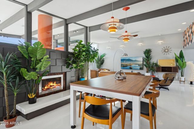 2055 W WINDSOR Avenue, Phoenix, AZ 85009