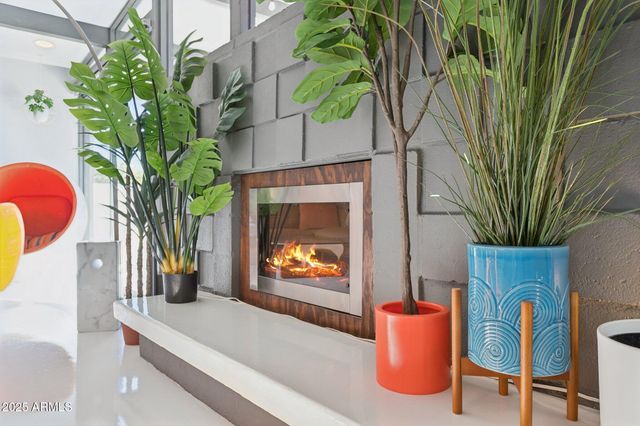 2055 W WINDSOR Avenue, Phoenix, AZ 85009