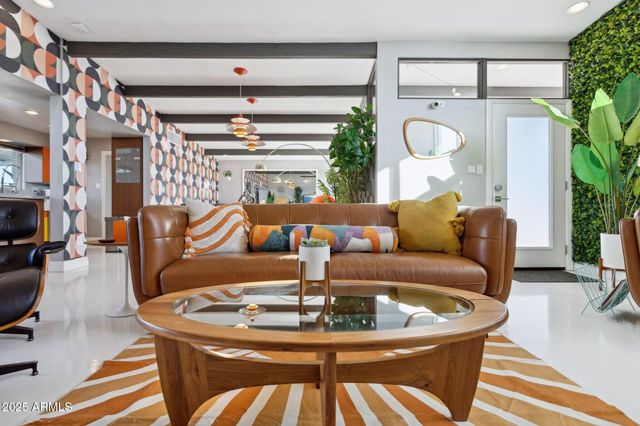 2055 W WINDSOR Avenue, Phoenix, AZ 85009