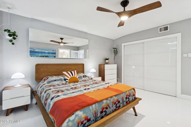 2055 W WINDSOR Avenue, Phoenix, AZ 85009