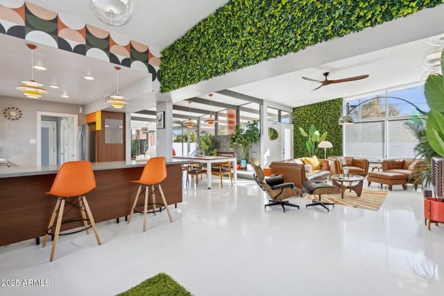 2055 W WINDSOR Avenue, Phoenix, AZ 85009