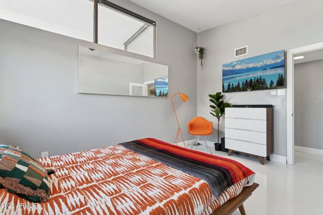 2055 W WINDSOR Avenue, Phoenix, AZ 85009