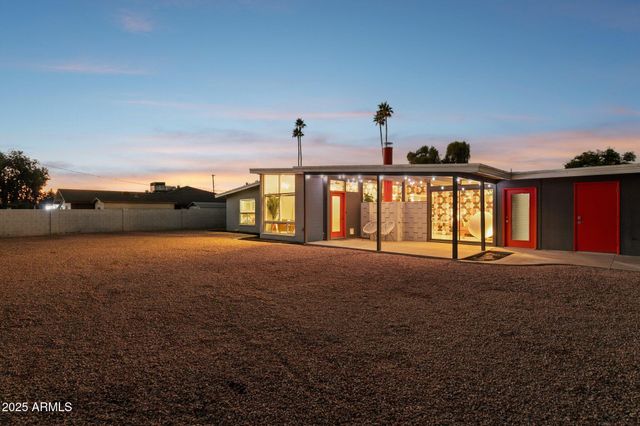 2055 W WINDSOR Avenue, Phoenix, AZ 85009