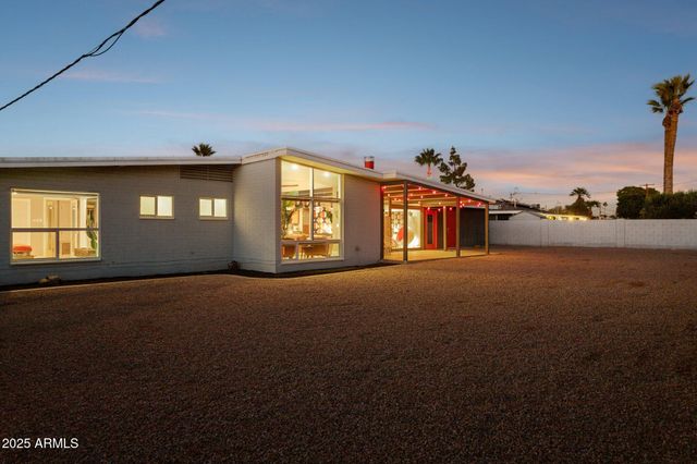 2055 W WINDSOR Avenue, Phoenix, AZ 85009