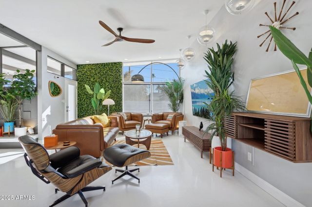 2055 W WINDSOR Avenue, Phoenix, AZ 85009