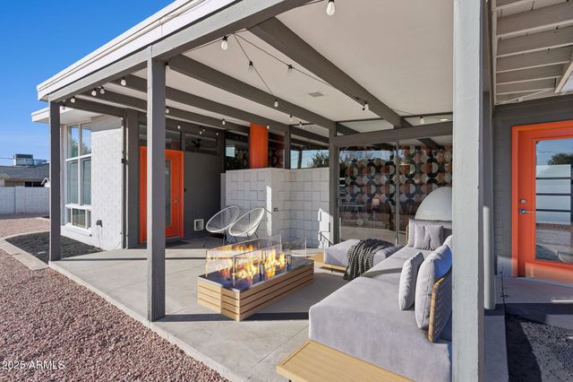 2055 W WINDSOR Avenue, Phoenix, AZ 85009