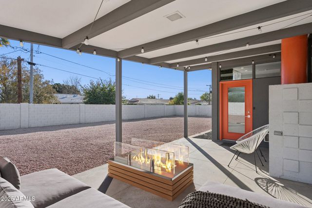 2055 W WINDSOR Avenue, Phoenix, AZ 85009