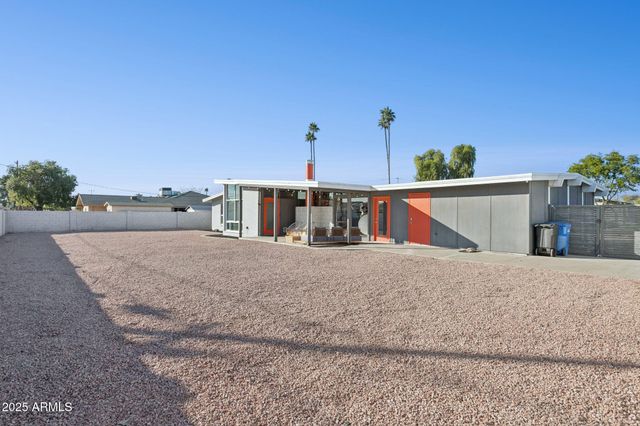 2055 W WINDSOR Avenue, Phoenix, AZ 85009