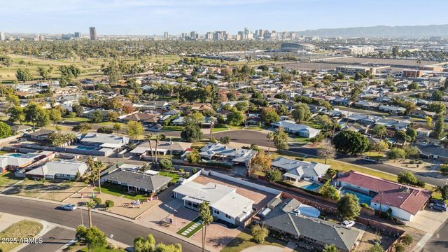 2055 W WINDSOR Avenue, Phoenix, AZ 85009