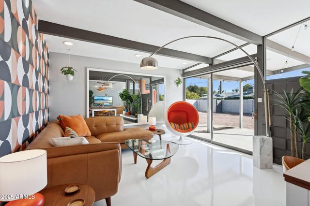 2055 W WINDSOR Avenue, Phoenix, AZ 85009