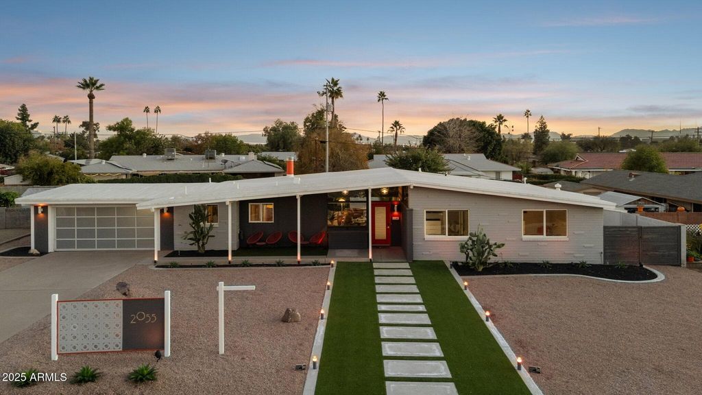 2055 W WINDSOR Avenue, Phoenix, AZ 85009