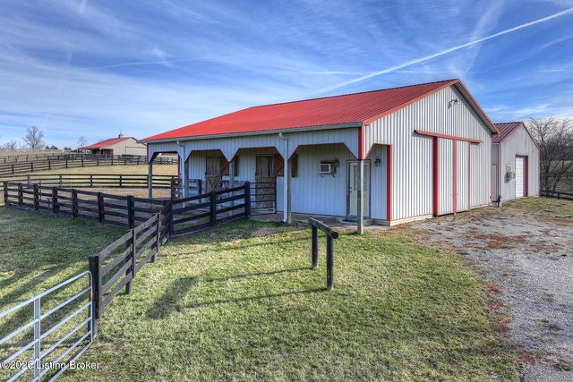 328 Brooks Ln, Simpsonville, KY 40067