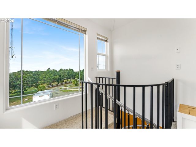 3868 GRANT Pl, Bandon, OR 97411