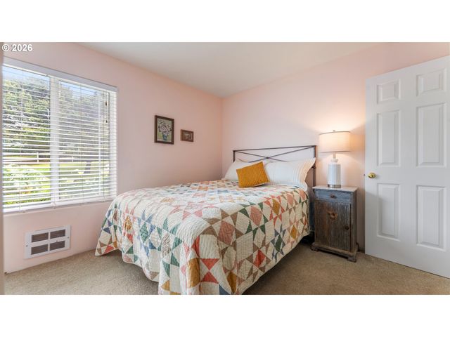 3868 GRANT Pl, Bandon, OR 97411