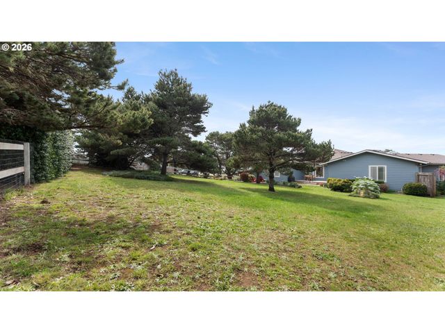 3868 GRANT Pl, Bandon, OR 97411