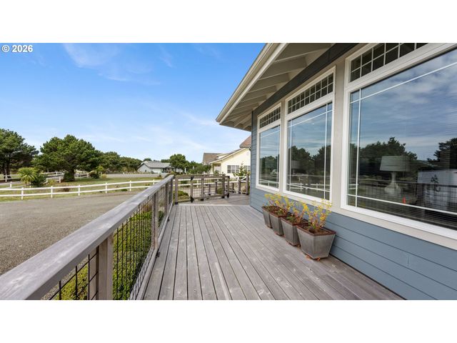 3868 GRANT Pl, Bandon, OR 97411