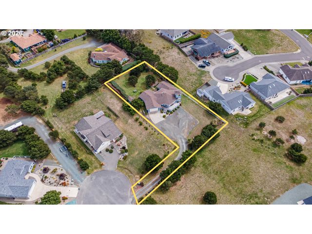 3868 GRANT Pl, Bandon, OR 97411