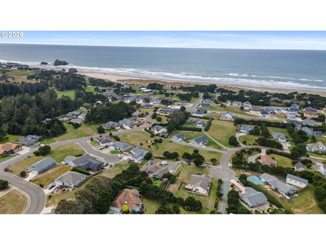 3868 GRANT Pl, Bandon, OR 97411