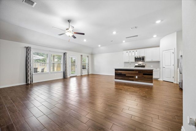 179 Belwood DR, Buda, TX 78610