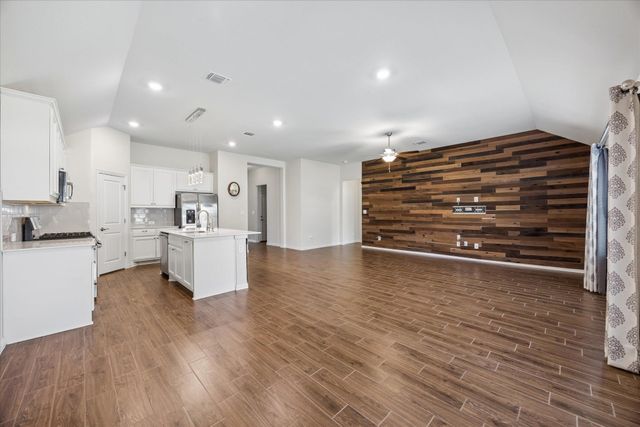 179 Belwood DR, Buda, TX 78610