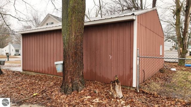 233 E Wright Avenue, Shepherd, MI 48883