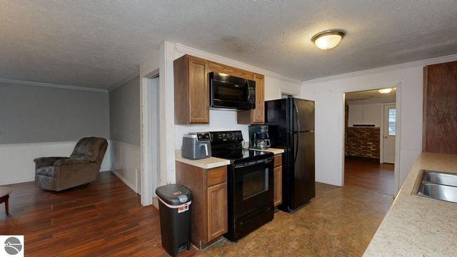 233 E Wright Avenue, Shepherd, MI 48883