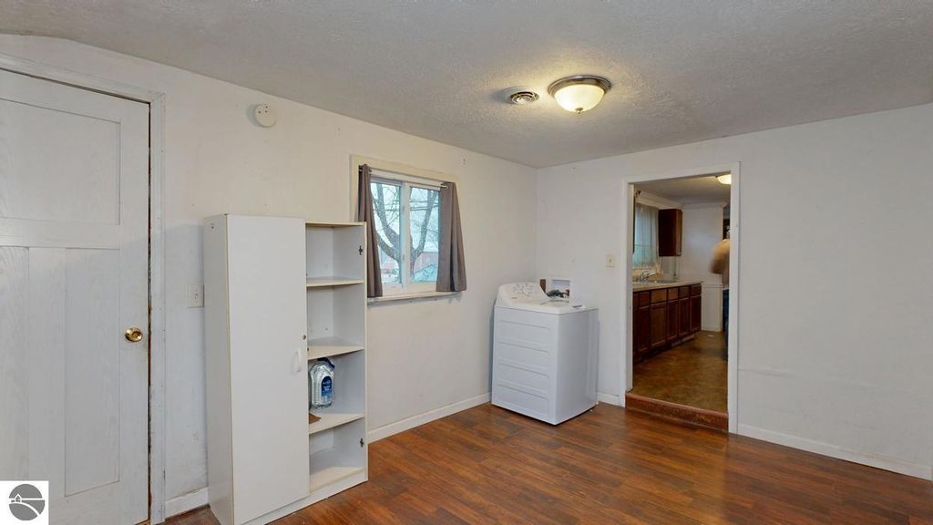 Image 10 of property listing at 233 E Wright Avenue, Shepherd, MI 48883