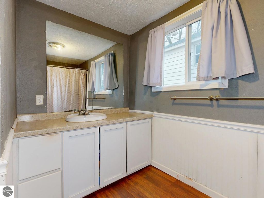 Image 13 of property listing at 233 E Wright Avenue, Shepherd, MI 48883