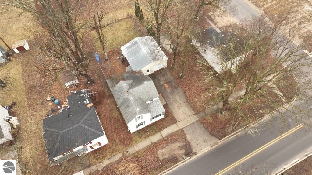 Image 28 of property listing at 233 E Wright Avenue, Shepherd, MI 48883