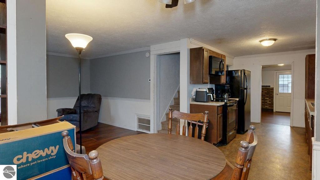 Image 4 of property listing at 233 E Wright Avenue, Shepherd, MI 48883