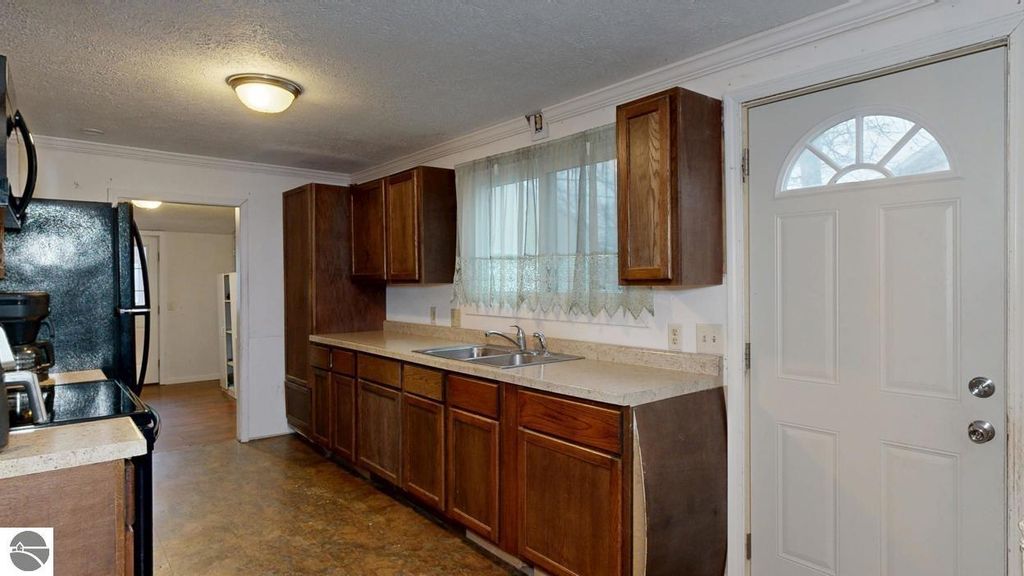 Image 6 of property listing at 233 E Wright Avenue, Shepherd, MI 48883