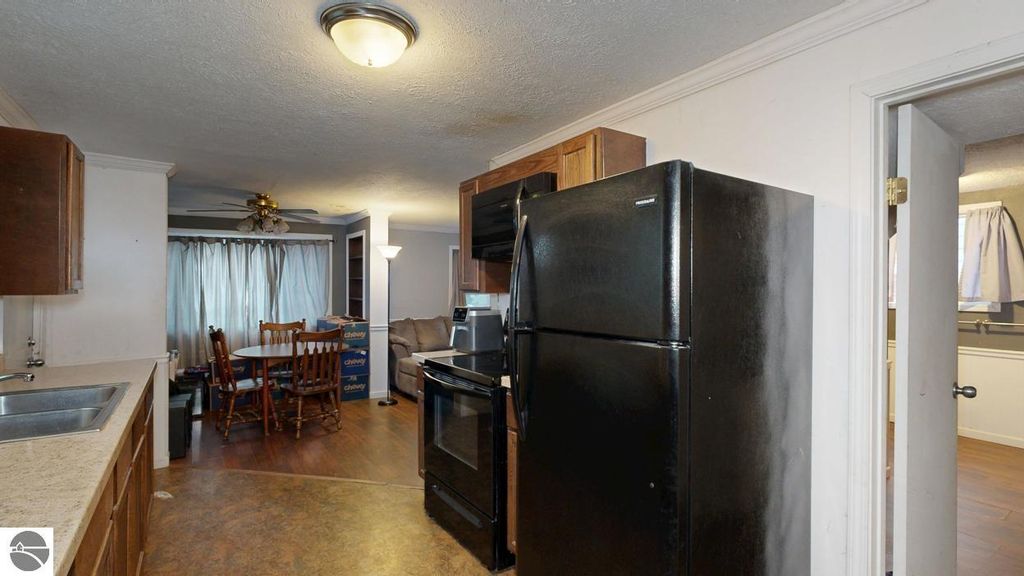 Image 7 of property listing at 233 E Wright Avenue, Shepherd, MI 48883