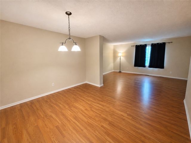 169 London Towne Dr, Brookline, PA 15226