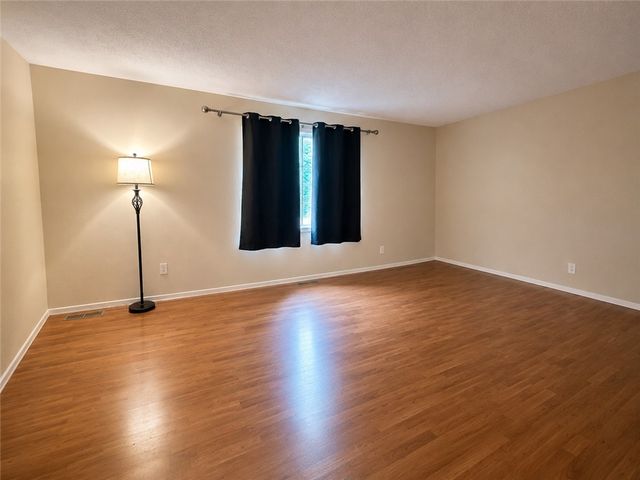 169 London Towne Dr, Brookline, PA 15226