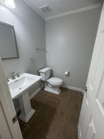 169 London Towne Dr, Brookline, PA 15226