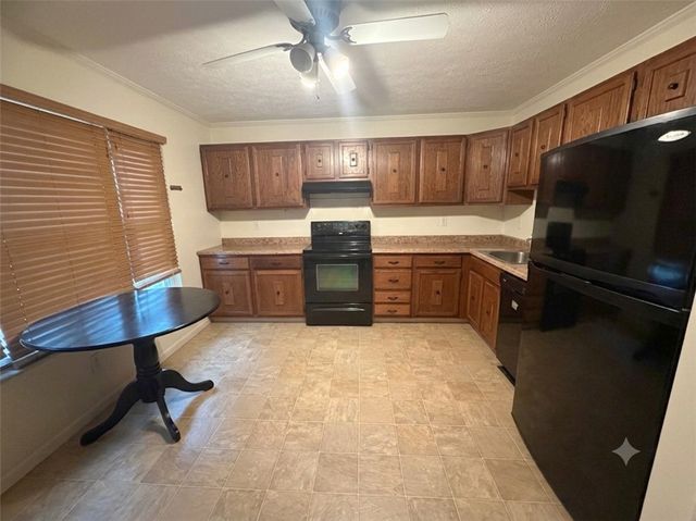 169 London Towne Dr, Brookline, PA 15226