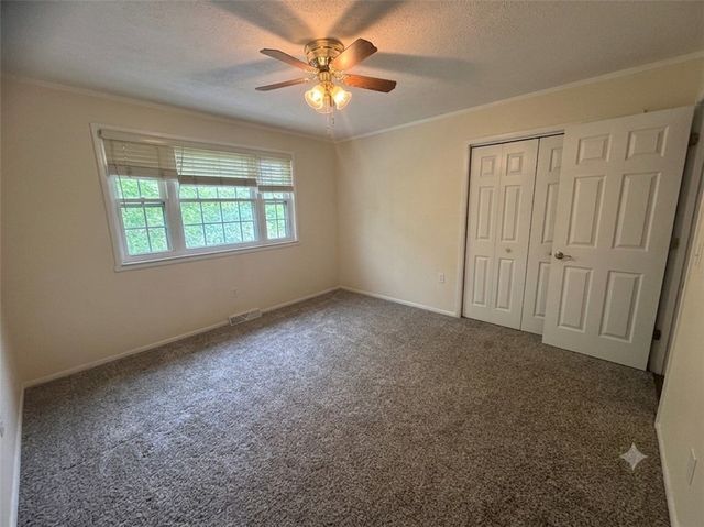 169 London Towne Dr, Brookline, PA 15226