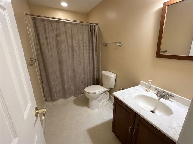 169 London Towne Dr, Brookline, PA 15226