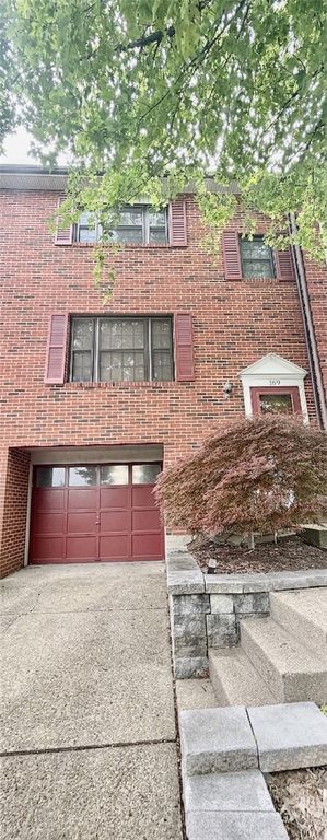 169 London Towne Dr, Brookline, PA 15226