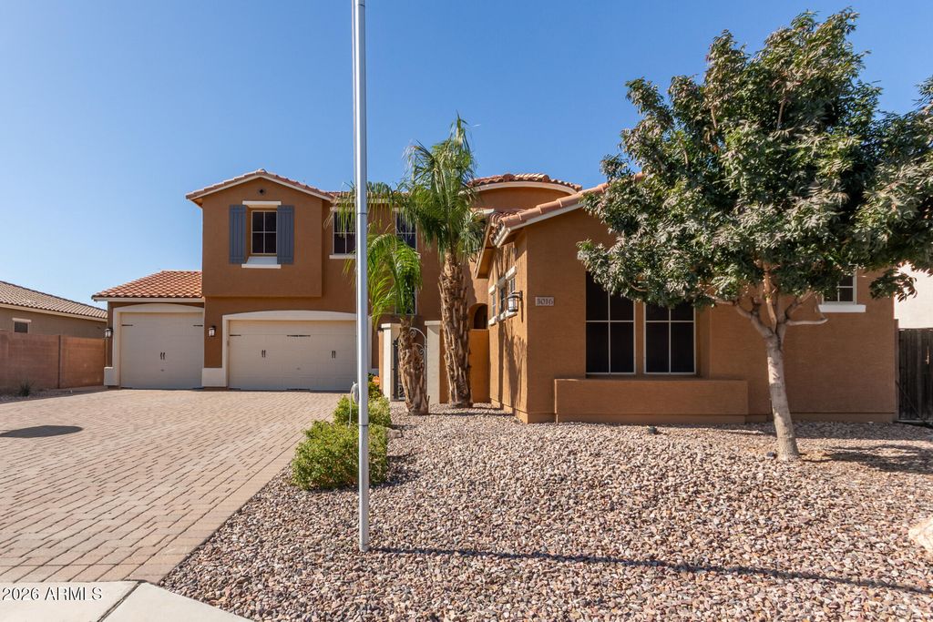 Image 3 of property listing at 3016 N GLENVIEW --, Mesa, AZ 85213