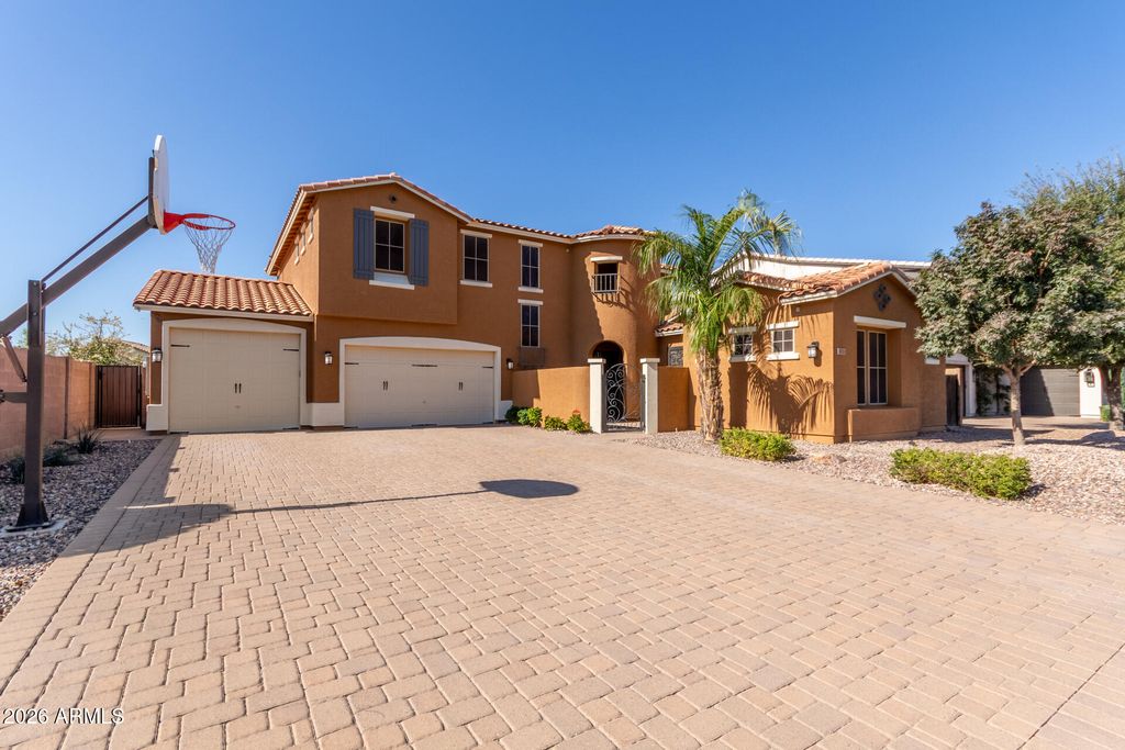 Image 4 of property listing at 3016 N GLENVIEW --, Mesa, AZ 85213